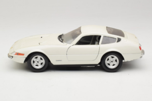 Ferrari 365 GTB/4 Daytona Berlina Biely Techno Giodi 1:18 74007 Kov – obrázok 4 z 8