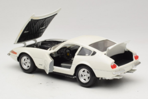 Ferrari 365 GTB/4 Daytona Berlina Biely Techno Giodi 1:18 74007 Kov – obrázok 5 z 8