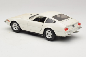 Ferrari 365 GTB/4 Daytona Berlina Biely Techno Giodi 1:18 74007 Kov – obrázok 7 z 8