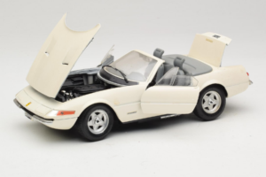 Ferrari 365 GTS/4 Spider Biely Techno Giodi 1:18 40028 Kov – obrázok 2 z 8