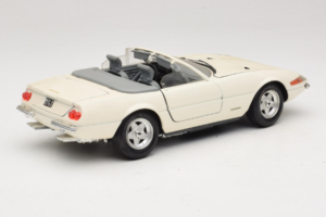 Ferrari 365 GTS/4 Spider Biely Techno Giodi 1:18 40028 Kov – obrázok 3 z 8