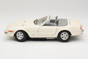 Ferrari 365 GTS/4 Spider Biely Techno Giodi 1:18 40028 Kov – obrázok 4 z 8
