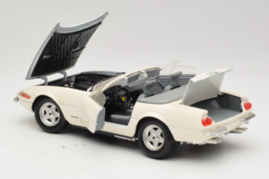 Ferrari 365 GTS/4 Spider Biely Techno Giodi 1:18 40028 Kov – obrázok 5 z 8