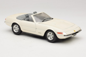 Ferrari 365 GTS/4 Spider Biely Techno Giodi 1:18 40028 Kov – obrázok 6 z 8