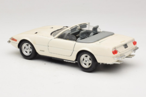 Ferrari 365 GTS/4 Spider Biely Techno Giodi 1:18 40028 Kov – obrázok 7 z 8