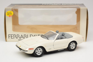 Ferrari 365 GTS/4 Spider Biely Techno Giodi 1:18 40028 Kov – obrázok 8 z 8