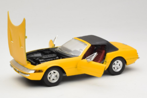 Ferrari 365 GTS Žltý S Čiernou Strechou Solido 1:18 8018 Kov – obrázok 2 z 8