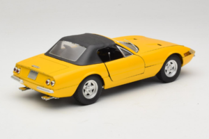 Ferrari 365 GTS Žltý S Čiernou Strechou Solido 1:18 8018 Kov – obrázok 3 z 8