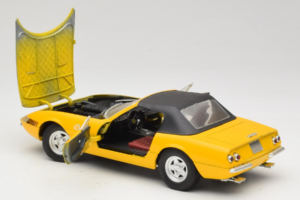 Ferrari 365 GTS Žltý S Čiernou Strechou Solido 1:18 8018 Kov – obrázok 5 z 8