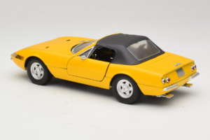 Ferrari 365 GTS Žltý S Čiernou Strechou Solido 1:18 8018 Kov – obrázok 7 z 8