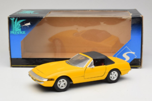 Ferrari 365 GTS Žltý S Čiernou Strechou Solido 1:18 8018 Kov – obrázok 8 z 8