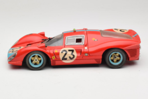 Ferrari 412P #23 W. Mairesse / J. Beurlys Le Mans 1967 Červený Revell 1:18 48826 Kov – obrázok 4 z 8