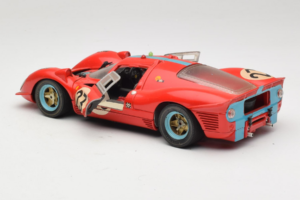 Ferrari 412P #23 W. Mairesse / J. Beurlys Le Mans 1967 Červený Revell 1:18 48826 Kov – obrázok 5 z 8