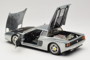 Ferrari 512M Chrome Silver Hot Wheels 1:18 25739 Kov – obrázok 5 z 8