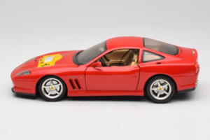 Ferrari 550 Maranello 22 Jahre Ferrari Model Club Červený Bburago 1:18 3064-P2 Kov – obrázok 4 z 8