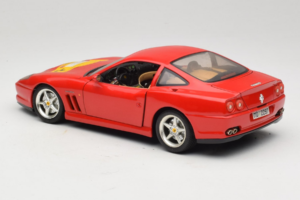 Ferrari 550 Maranello 22 Jahre Ferrari Model Club Červený Bburago 1:18 3064-P2 Kov – obrázok 7 z 8