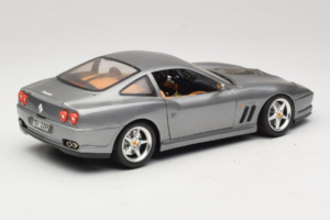 Ferrari 550 Maranello 25 Jahre Ferrari Model Club Strieborný 2. Verzia Bburago 1:18 3064-S1 Kov – obrázok 3 z 8