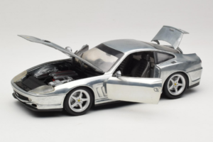 Ferrari 550 Maranello Chrome Silver Hot Wheels 1:18 25740 Kov – obrázok 2 z 8