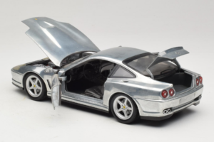 Ferrari 550 Maranello Chrome Silver Hot Wheels 1:18 25740 Kov – obrázok 5 z 8