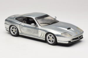 Ferrari 550 Maranello Chrome Silver Hot Wheels 1:18 25740 Kov – obrázok 6 z 8