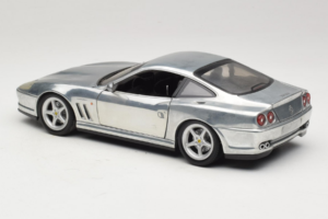 Ferrari 550 Maranello Chrome Silver Hot Wheels 1:18 25740 Kov – obrázok 7 z 8