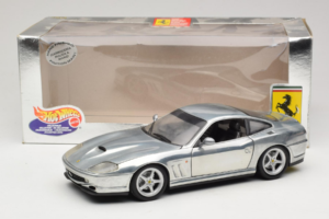 Ferrari 550 Maranello Chrome Silver Hot Wheels 1:18 25740 Kov – obrázok 8 z 8