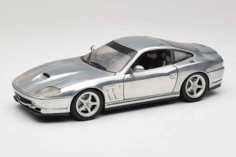 Ferrari 550 Maranello Chrome Silver Hot Wheels 1:18 25740 Kov