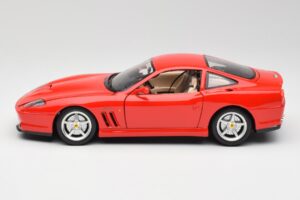 Ferrari 550 Maranello Červený Bburago 1:18 3064 Kov – obrázok 4 z 8