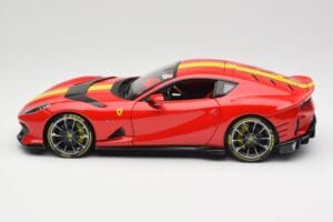 Ferrari 812 Competizione Rosso Corsa So Žltými Pruhmi Bburago 1:18 18-16915 Kov – obrázok 4 z 8