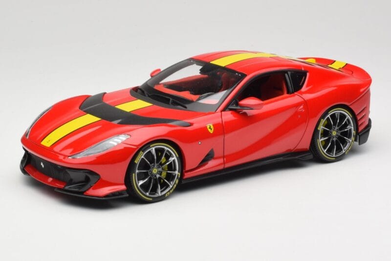 Ferrari 812 Competizione Rosso Corsa So Žltými Pruhmi Bburago 1:18 18-16915 Kov