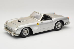 Ferrari California Kabriolet Strieborný Tonka 1:18 01109-S1 Kov