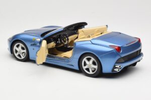 Ferrari California Svetlo Modrý Hot Wheels 1:18 N2043 Kov – obrázok 5 z 8