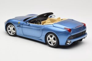Ferrari California Svetlo Modrý Hot Wheels 1:18 N2043 Kov – obrázok 7 z 8