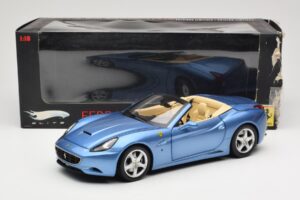 Ferrari California Svetlo Modrý Hot Wheels 1:18 N2043 Kov – obrázok 8 z 8