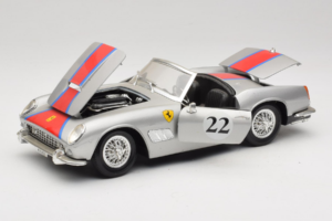 Ferrari California #22 Strieborný Červený Pruh 1966 Tonka 1:18 01109-S2 Kov – obrázok 2 z 8