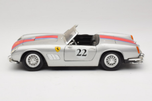 Ferrari California #22 Strieborný Červený Pruh 1966 Tonka 1:18 01109-S2 Kov – obrázok 4 z 8