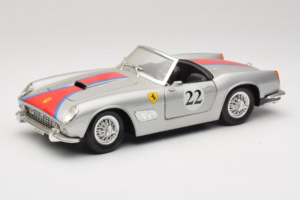 Ferrari California #22 Strieborný Červený Pruh 1966 Tonka 1:18 01109-S2 Kov