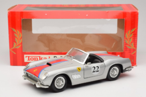Ferrari California #22 Strieborný Červený Pruh 1966 Tonka 1:18 01109-S2 Kov – obrázok 8 z 8