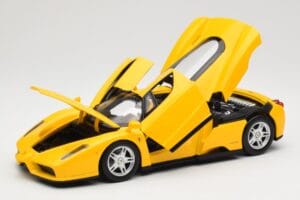 Ferrari Enzo Žltý Hot Wheels 1:18 C1550 Kov – obrázok 2 z 8