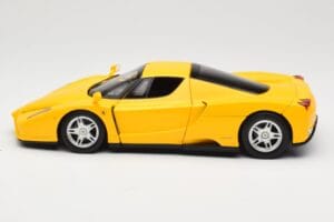 Ferrari Enzo Žltý Hot Wheels 1:18 C1550 Kov – obrázok 4 z 8