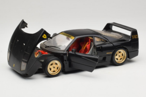 Ferrari F40 Čierny so Zlatými Kolesami Bburago 1:18 3032-B2 Kov – obrázok 2 z 8