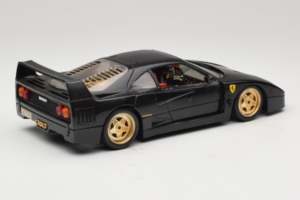 Ferrari F40 Čierny so Zlatými Kolesami Bburago 1:18 3032-B2 Kov – obrázok 3 z 8
