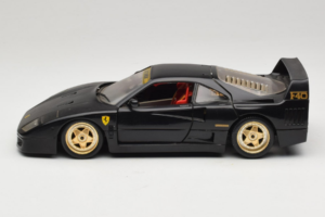 Ferrari F40 Čierny so Zlatými Kolesami Bburago 1:18 3032-B2 Kov – obrázok 4 z 8