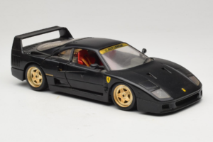 Ferrari F40 Čierny so Zlatými Kolesami Bburago 1:18 3032-B2 Kov – obrázok 6 z 8