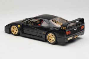 Ferrari F40 Čierny so Zlatými Kolesami Bburago 1:18 3032-B2 Kov – obrázok 7 z 8
