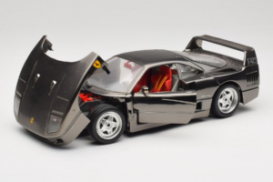 Ferrari F40 Chrome Black Bburago 1:18 3401-B1 Kov – obrázok 2 z 8