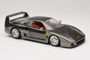 Ferrari F40 Chrome Black Bburago 1:18 3401-B1 Kov – obrázok 6 z 8