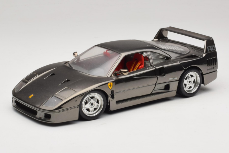 Ferrari F40 Chrome Black Bburago 1:18 3401-B1 Kov
