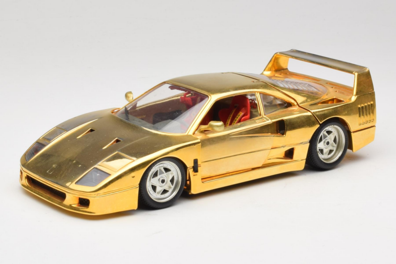 Ferrari F40 Chrome Gold Limited Edition 250 pcs Bburago 1:18 3332-G1 Kov