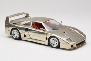 Ferrari F40 Chrome Silver Bburago 1:18 3401 Kov – obrázok 6 z 8